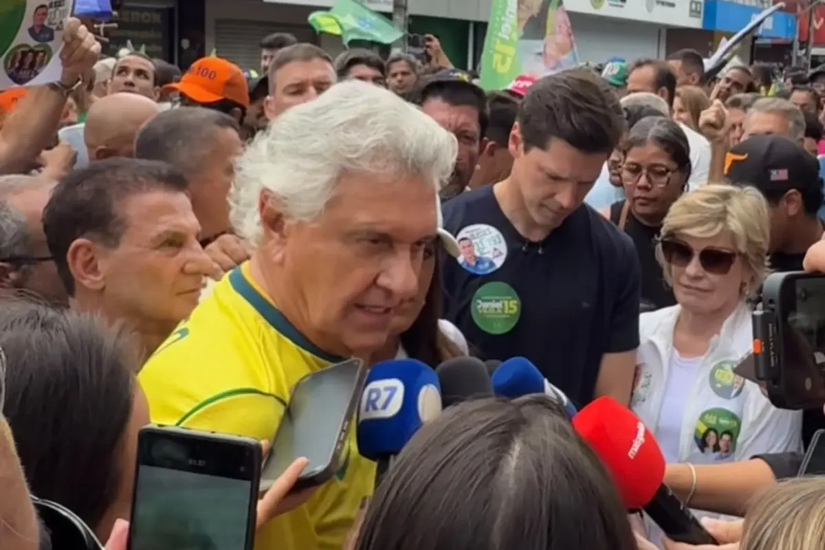 “a-palavra-renuncia-nao-existe”,-diz-caiado-sobre-pressao-para-apoiar-flavio-bolsonaro;-assista