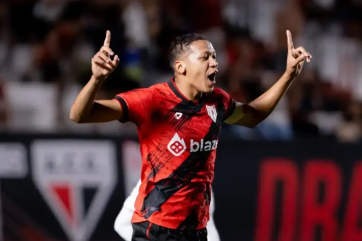 muito-alto!-zagueiro-vai-ao-2o-andar-e-amplia-para-o-dragao