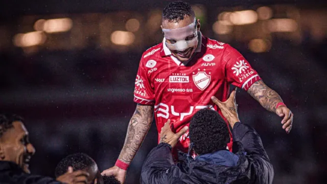 Vila Nova sofre, mas vence o Botafogo-SP e mantém liderança na Série B
