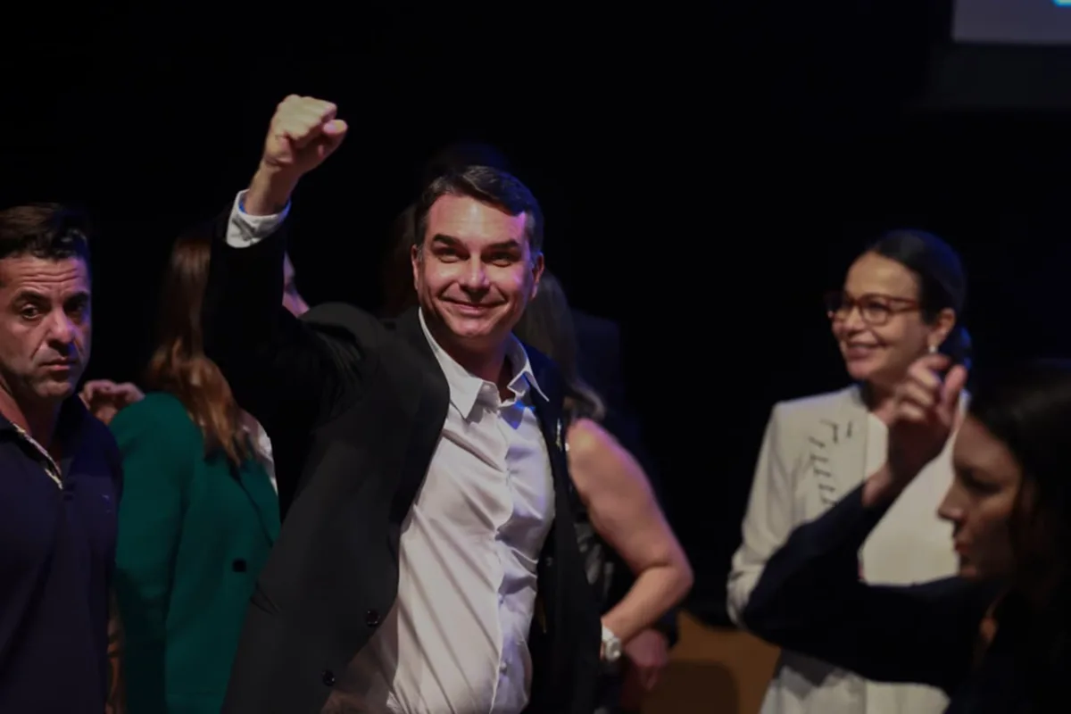 da-desconfianca-a-reta-final:-a-caminhada-de-flavio-bolsonaro-no-1o-turno