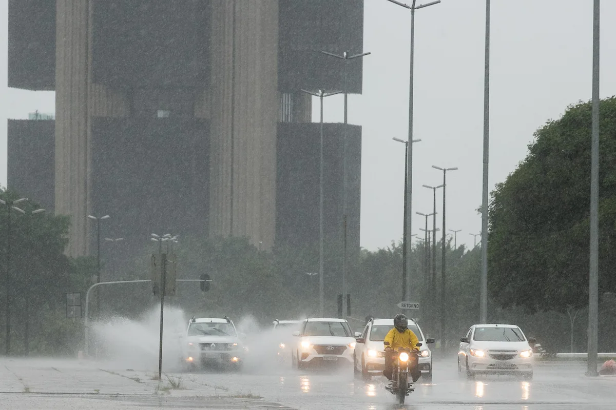 eleicoes-sob-chuva:-confira-a-previsao-do-tempo-no-brasil-neste-domingo
