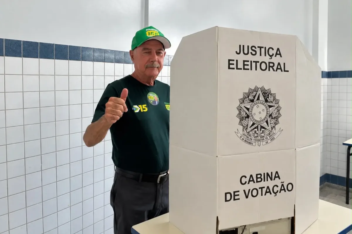 dr.-zacharias-calil-vota-no-jardim-america-confiante-na-vitoria-para-o-senado-e-na-onda-do-voto-util