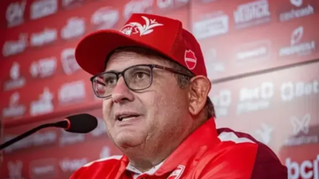 Guto Ferreira fala em “sorte de campeão” após vitória suada do Vila sobre o Botafogo-SP