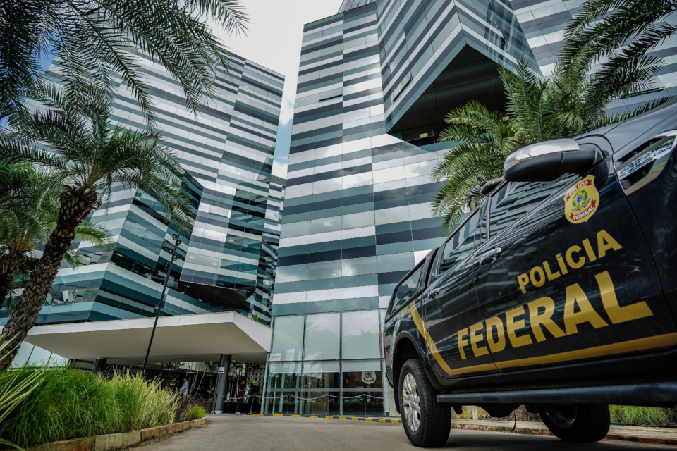 pf-abre-apuracao-sobre-suspeita-de-interferencia-estrangeira-nas-eleicoes