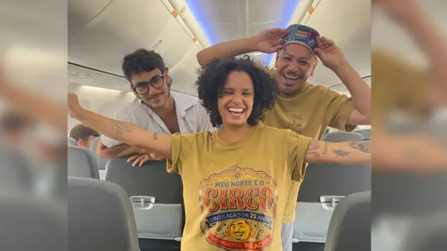 Após 36 horas encalhados no Rio Amazonas, artistas circenses goianos deixam barco e seguem de avião para Manaus