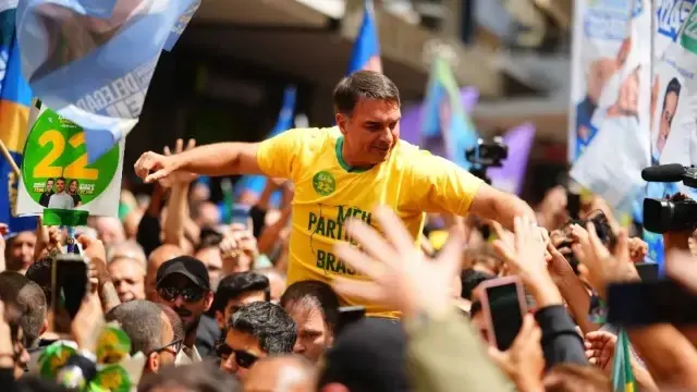 ‘Só preciso de um mandato para cuidar do Brasil’, diz Flávio Bolsonaro após 1º turno