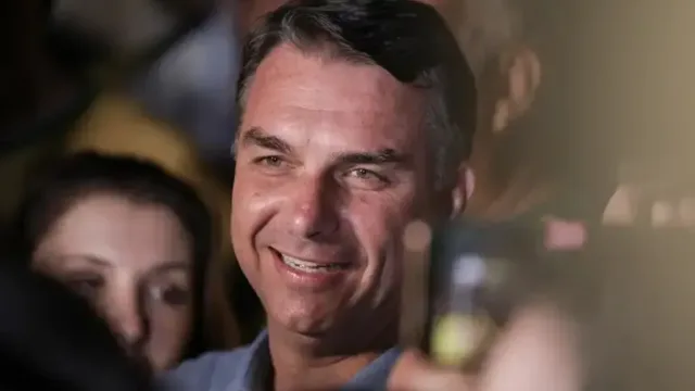Goiás é líder nacional em virada percentual para Flávio Bolsonaro; 69 cidades mudaram de lado