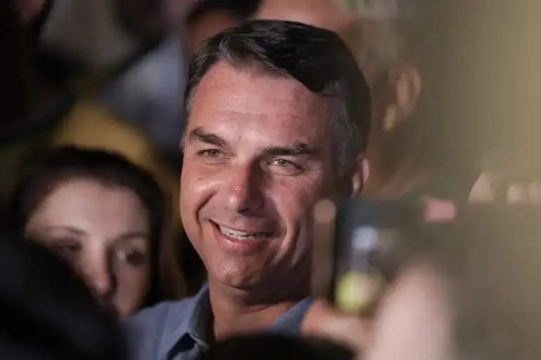 goias-e-lider-nacional-em-virada-percentual-para-flavio-bolsonaro;-69-cidades-mudaram-de-lado