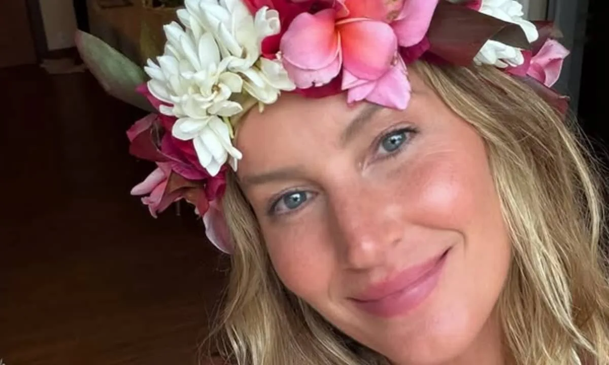 gisele-bundchen-combina-calca-jeans-com-a-filha-vivian-lake-em-caminhada-por-nova-york