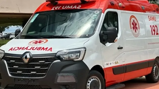 Caminhão carregado com MDF atinge 11 veículos e deixa mulher ferida em Goiânia