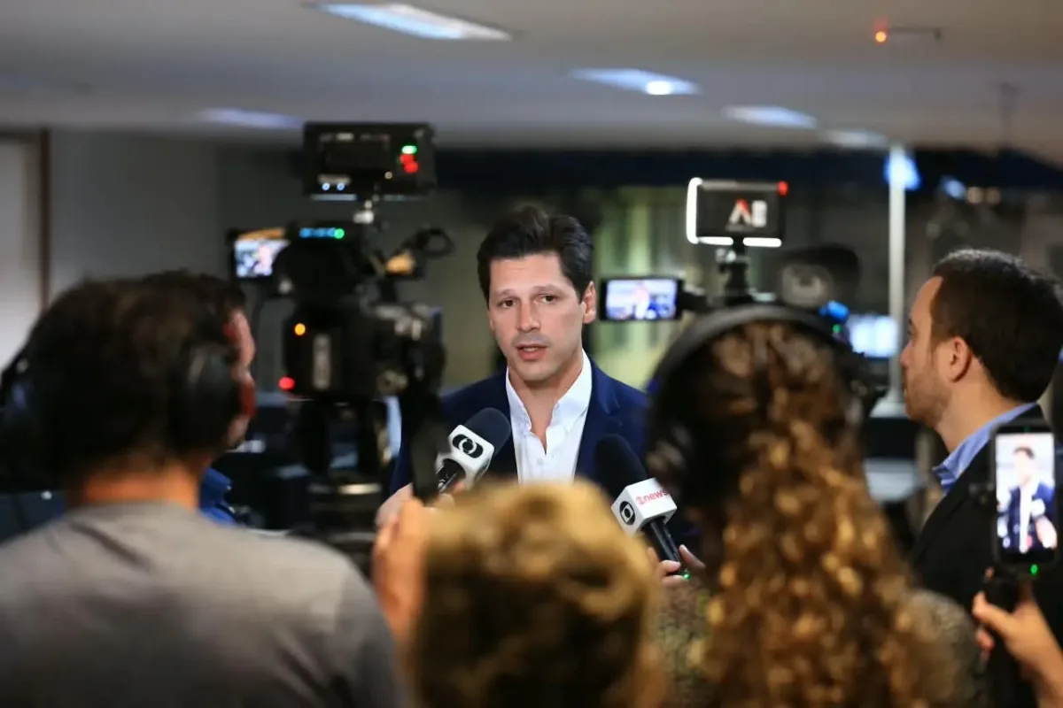 “a-era-do-pt-se-exauriu”,-diz-daniel-ao-defender-apoio-a-flavio-bolsonaro