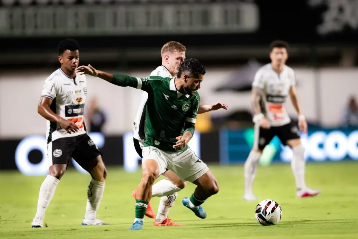 com-gol-de-lucas-rodrigues-nos-acrescimos,-goias-vence-o-athletic-e-chega-aos-45-pontos