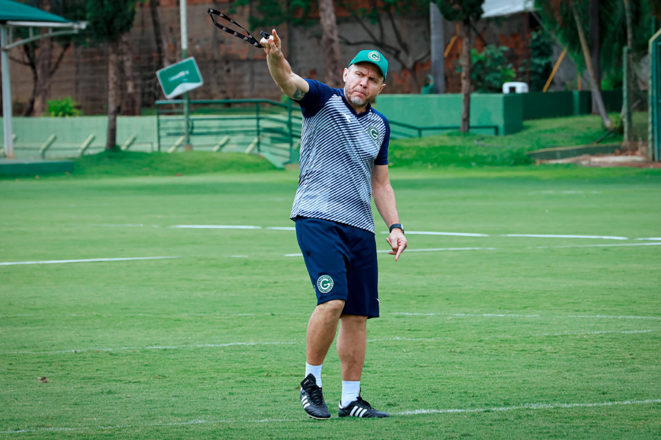 mozart-recupera-confianca-no-acesso-apos-vitoria:-“o-goias-esta-vivo-no-campeonato”