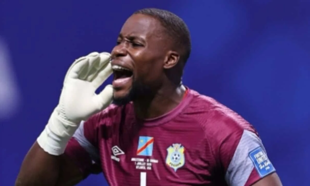 fifa-sabia-que-goleiro-da-rd-congo-jogou-copa-do-mundo-de-forma-irregular,-apontam-jornais