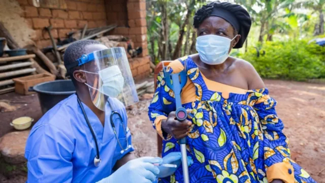 Ebola em Mangala avança no leste do Congo após atraso de meses no envio de ajuda