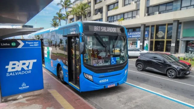 Ônibus de Salvador iniciam retirada gradual do pagamento em dinheiro