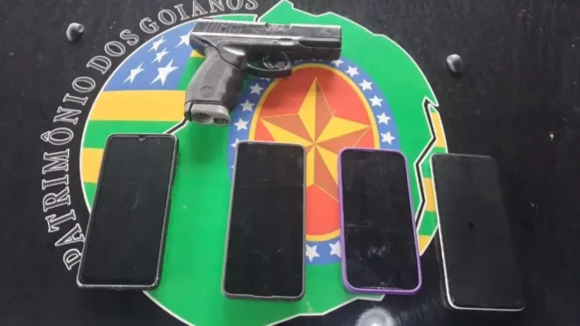 Motociclista é presa suspeita de praticar série de roubos com arma de brinquedo em Goiânia