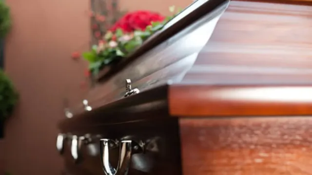 Caixão cai durante transporte, e funerária é condenada a indenizar família de Anápolis