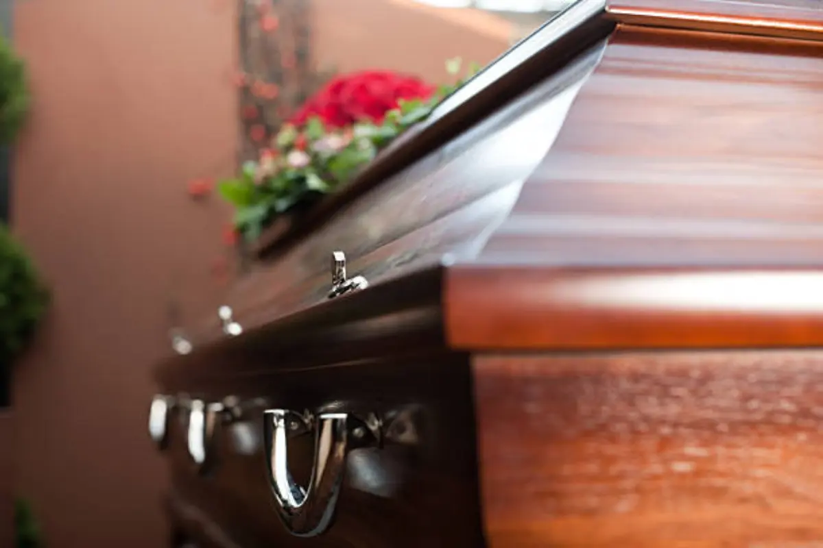 caixao-cai-durante-transporte,-e-funeraria-e-condenada-a-indenizar-familia-de-anapolis