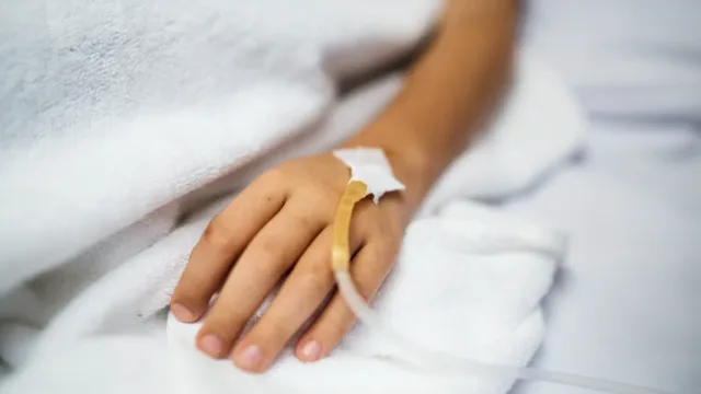 Liberada com analgésicos, jovem morre com hemorragia; pai ganha indenização de R$ 486 mil em Goiânia