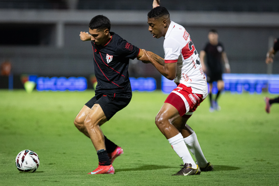 atletico-reage-apos-pressao-do-crb-e-cria-as-melhores-chances-no-primeiro-tempo