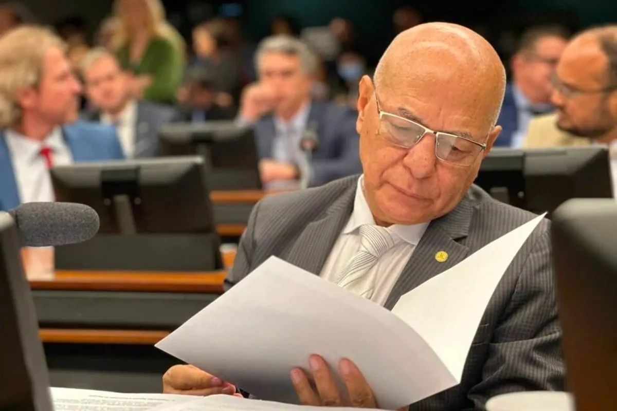 professor-alcides-comunica-aos-colaboradores-o-fim-da-carreira-politica