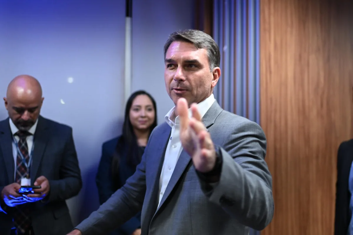 flavio-diz-que-fim-da-reeleicao-vale-para-ele,-mas-congresso-define-mandato