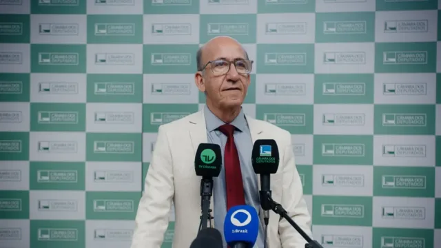 Otoni diz que Aava seria eleita se aceitasse convite para filiar ao PT