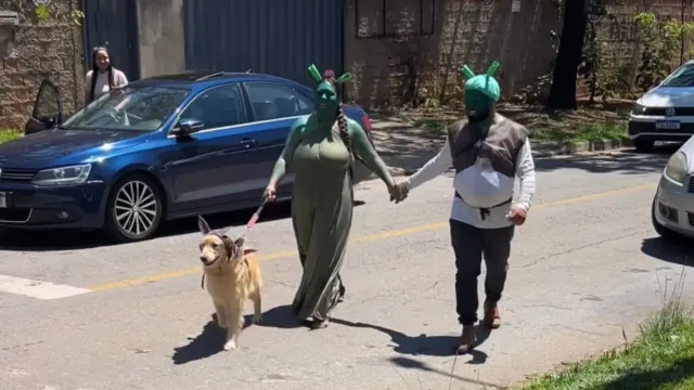 Pais surgem de Shrek e Fiona na escola e surpreendem a filha em Aparecida de Goiânia; vídeo
