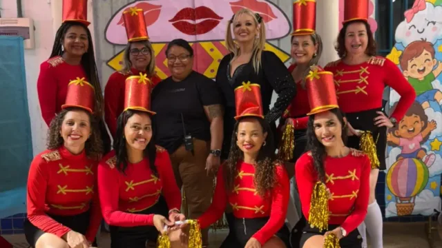 Diretora vira Xuxa e professoras se transformam em Paquitas para surpreender crianças em CMEI de Senador Canedo