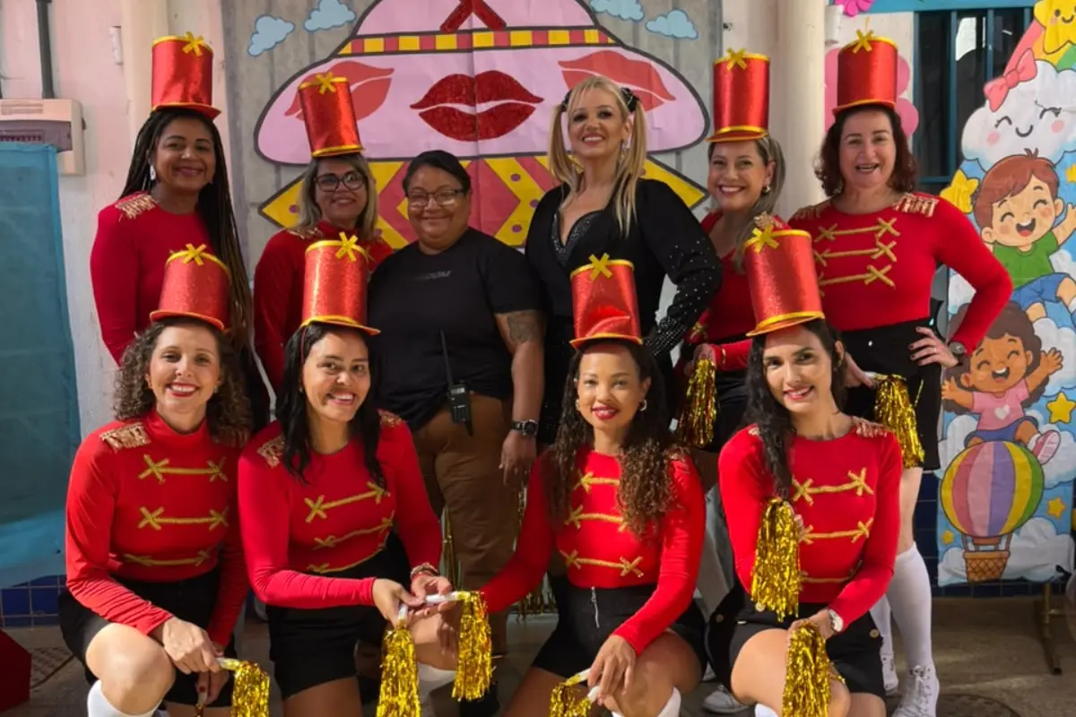 diretora-vira-xuxa-e-professoras-se-transformam-em-paquitas-para-surpreender-criancas-em-cmei-de-senador-canedo