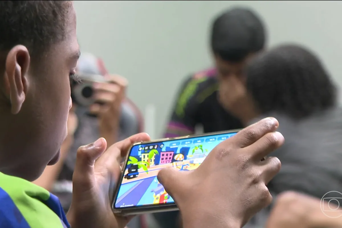eca-digital:-o-que-mudou-na-seguranca-de-criancas-e-adolescentes-na-internet-apos-um-ano-da-lei