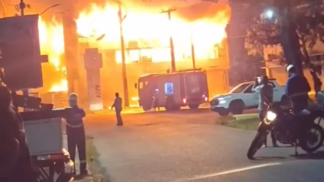 Imagens mostram incêndio em prédio de pesquisa da UFPE
