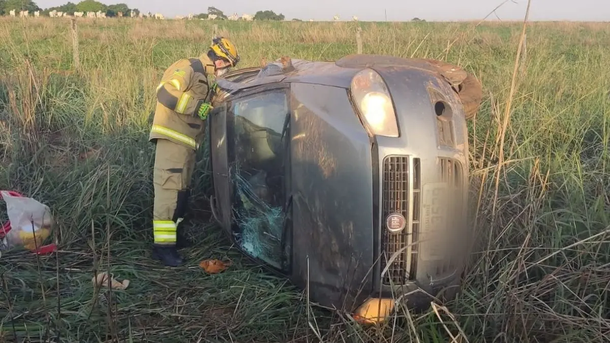 motorista-morre-apos-carro-capotar-na-go-139,-em-cristianopolis