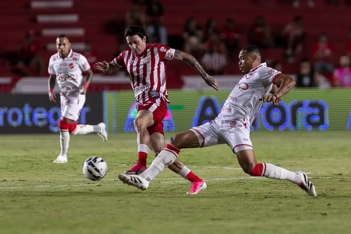 com-gols-de-everton-galdino-e-janderson,-vila-nova-vai-vencendo-o-nautico-e-reassumindo-a-lideranca-da-serie-b