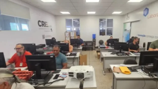 TRE-GO prepara cartões de memória das urnas para votação no 2º turno das eleições