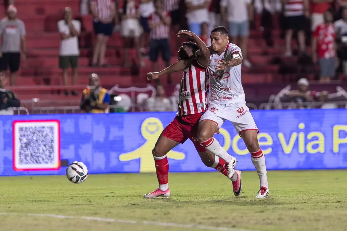 vila-nova-bate-o-nautico-nos-aflitos-e-retoma-a-ponta-da-serie-b