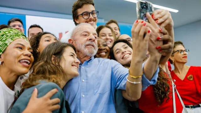 Lula adota mudanças para o 2º turno na tentativa de reverter desvantagem
