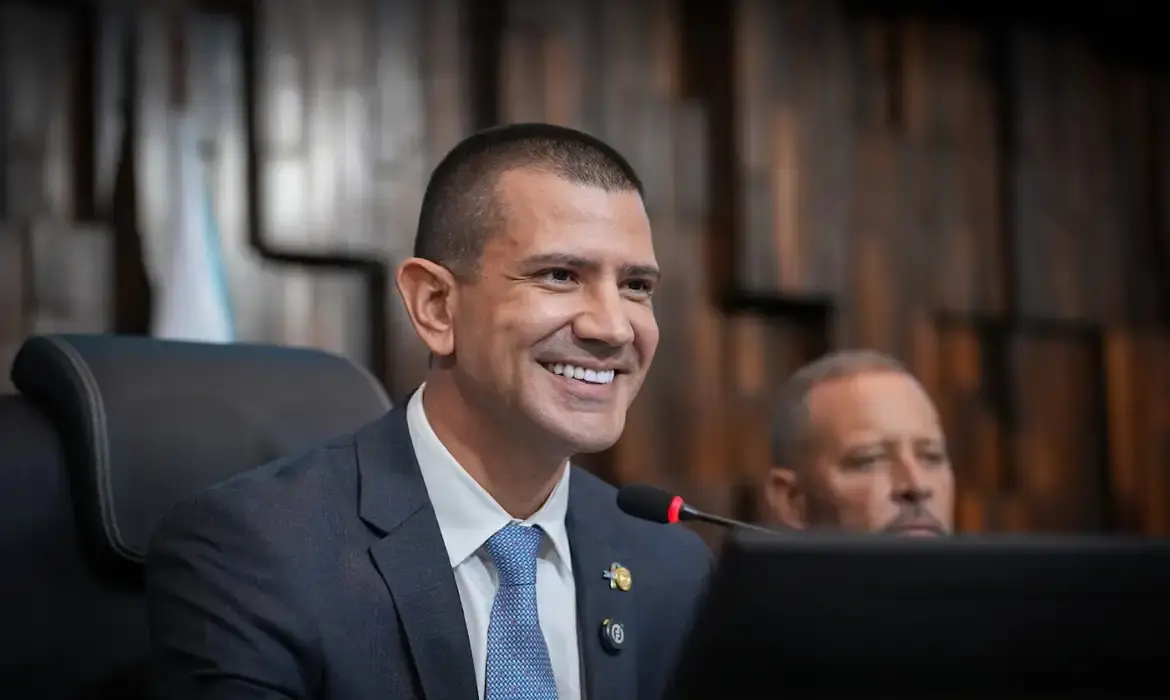 aos-37-anos,-douglas-ruas-e-confirmado-governador-eleito-do-rio-de-janeiro