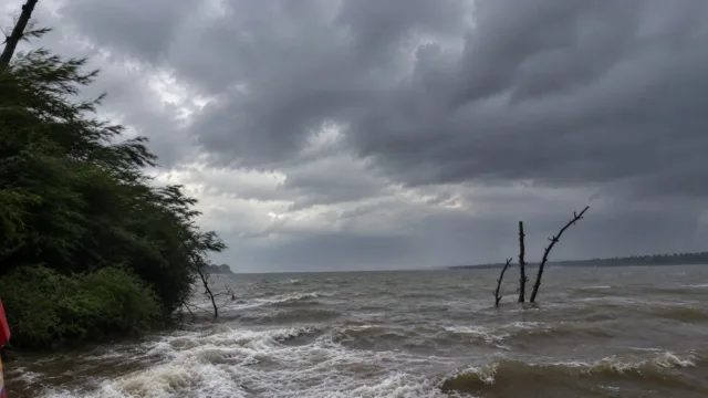 Pescadores são surpreendidos por temporal com raios e ventania no Araguaia: “medo demais”