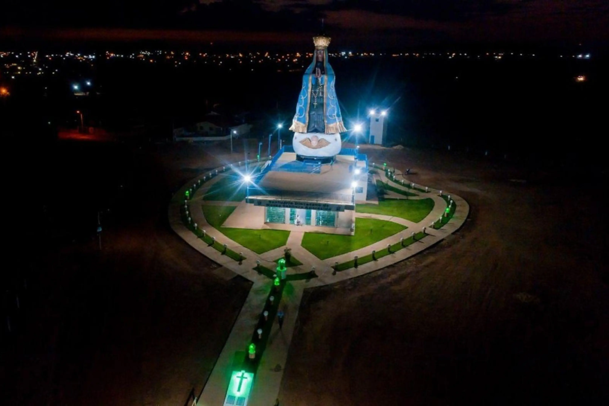 maior-imagem-de-nossa-senhora-aparecida-em-fibra-de-vidro-do-brasil-fica-em-goias-e-nasceu-de-um-sonho