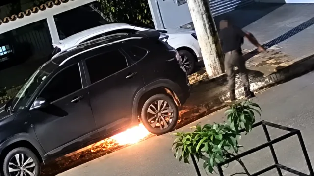 ‘Meu mundo caiu’: empresária tem carro e loja incendiados pelo ex após término em Senador Canedo
