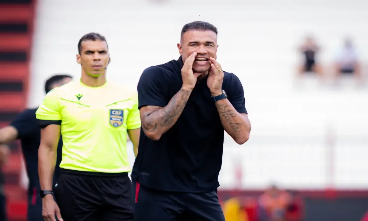 roger-silva-e-suspenso-e-nao-comanda-o-atletico-em-jogo-importante-na-luta-pelo-g-6