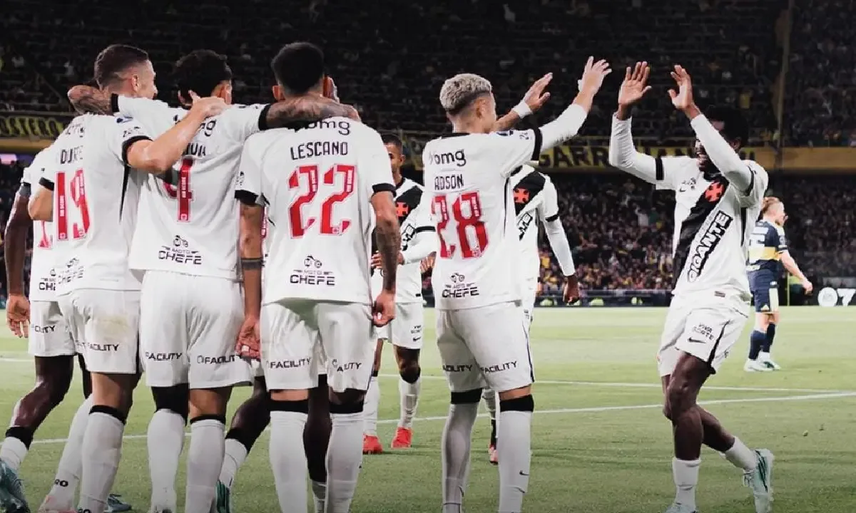 com-um-a-menos,-vasco-vence-o-boca-juniors-em-la-bombonera-e-abre-vantagem-nas-semis-da-sula