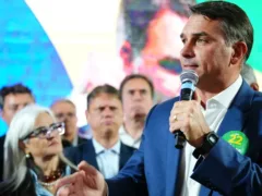 Flávio recua e confirma presença no debate da Band