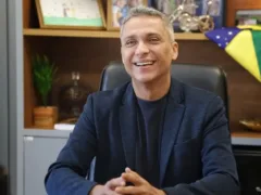 Gayer deve assumir presidência do PL após segundo turno, diz aliado. ‘Nosso grande líder hoje’
