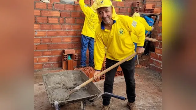 De tijolo em tijolo, voluntários de Goiânia já construíram mais de 200 casas para famílias carentes; vídeo