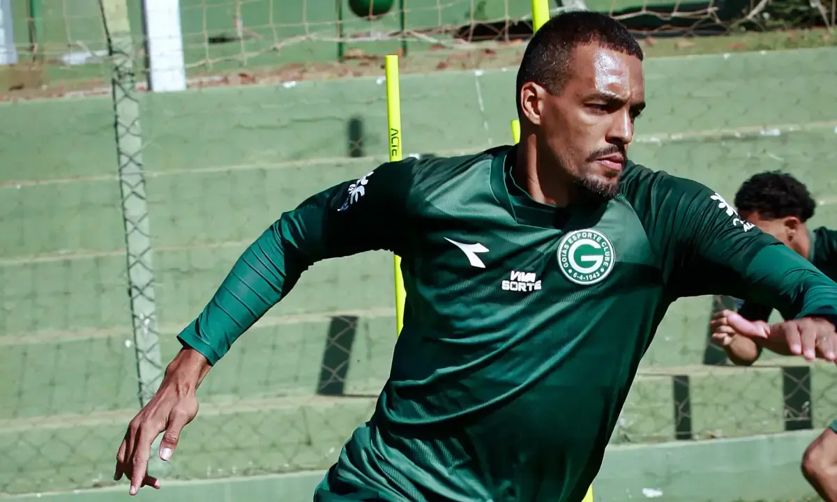 zagueiro-do-goias-e-punido-pelo-stjd-e-pega-gancho-de-dois-jogos