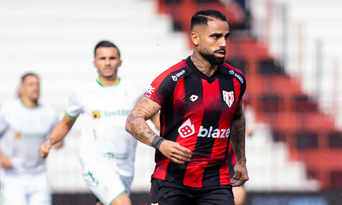 stjd-aplica-pena-minima,-e-volante-do-atletico-pode-enfrentar-a-ponte-preta
