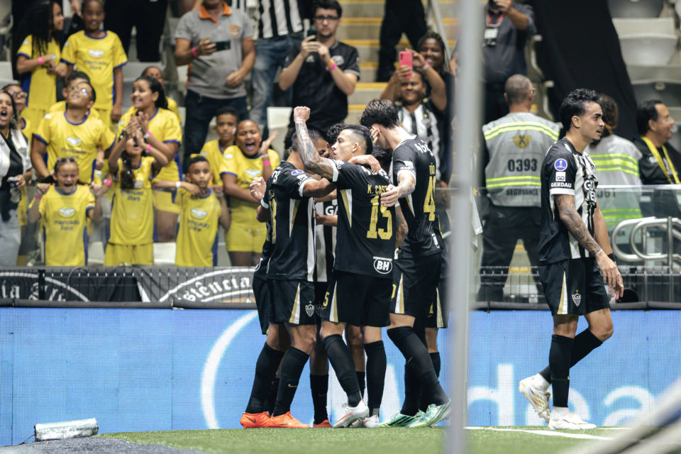 com-um-pe-na-final:-atletico-mg-goleia-o-montevideo-city-torque-e-abre-boa-vantagem-na-sula